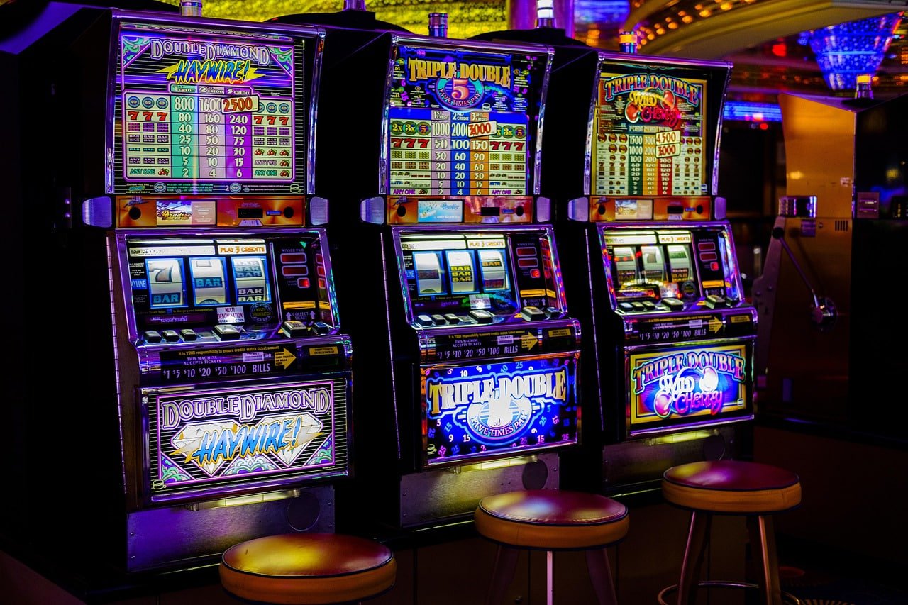 Sports and casino sections on ckok with readable category navigation